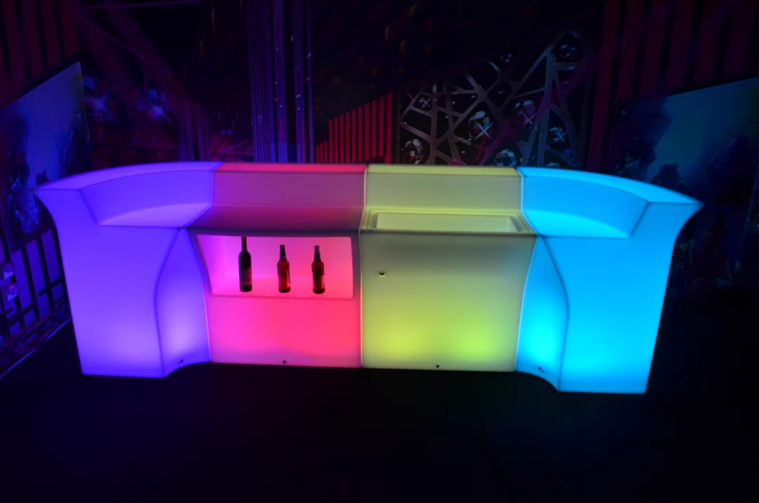 LED-Cocktailbar mit Barkeeper