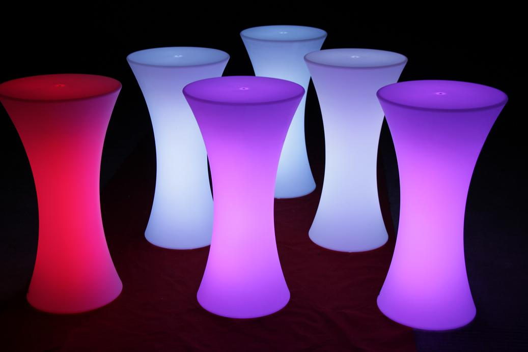 LED-Bar mit farbiger Beleuchtung